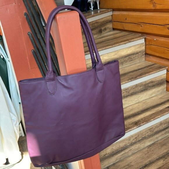 👛 (ANY 2/$20) SELENA GOMEZ Tote Bag Lip Shaped Cutouts - Picture 3 of 8